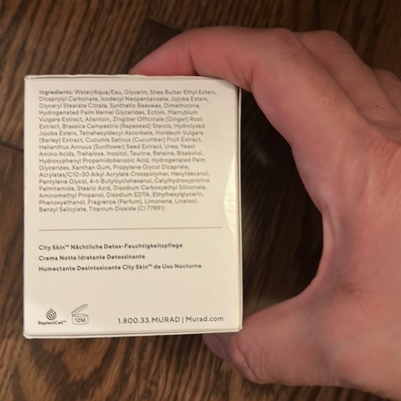 Murad City Skin" Overnight
Detox Moisturizer - Picture 2 of 13